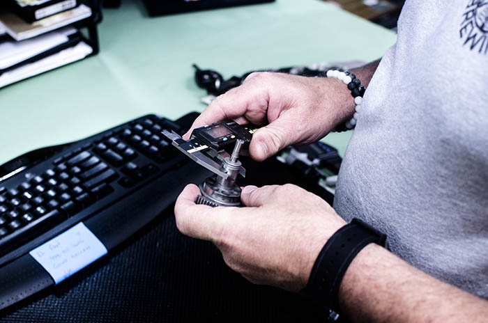 hands measuring product